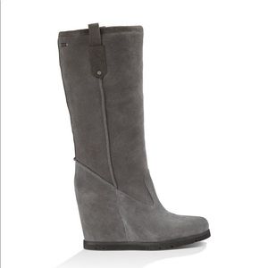 UGG Soleil Gray Suede Wedge Boots Sz 6